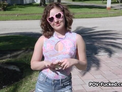 Gros seins, Sucer une bite, Brunette brune, Seins naturels, De plein air, Pov, Adolescente, Nénés