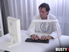 Belle grosse femme bgf, Gros cul, Plantureuse, En levrette, Mère que j'aimerais baiser, Réalité, Rasée, Branlette espagnole