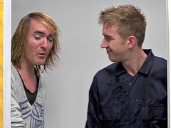 Plumber Danny D helps his client with a squirting pussy