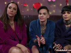 Arsch, Braunhaarige, Domination, Gesichtssitzen, Weibliche domination, Fetisch, Lingerie, Flotter dreier