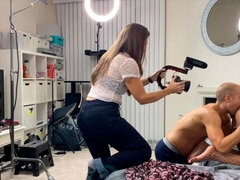 Entre bastidores, Culo grande, Verga grande, Tetas grandes, Mamada, Interracial, Cabello corto, Puta