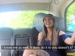 Amateur, Mamada, Coche, Estilo perrito, Pajear, Masturbación, Nalgadas, Tetas