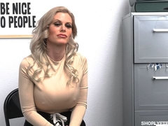 Grote mammen, Pijpbeurt, Gevangen, Handbeurt, Moeder die ik wil neuken, Tatoeage, Tieten likken, Uniformpje