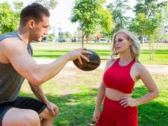 Grote kont, Pijpbeurt, Bruinharig, Handbeurt, Moeder die ik wil neuken, Geschoren, Strippen, Tatoeage