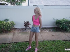 18 ans, Amateur, Blonde, De plein air, Cheveux courts, Softcore, Adolescente