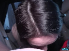 Blasen, Auto, Aufs gesicht abspritzen, Handjob, Natürlichen titten, Im freien, Pov, Öffentlich