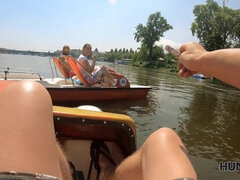 Красотки, Брюнетки, Грудастые, Парочка, Рогоносцы, Глубокая глотка, Натуральные сиськи, На природе