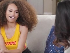 Doigter, Embrassement, Lesbienne, Massage, Masturbation, Chatte, Maigrichonne, Dénudage