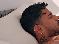 Amateur, Grosse bite, Éjaculation interne, Tir de sperme, Fétiche, Homosexuelle, Branlette thaïlandaise, Plan cul à trois