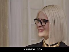 Blonde, Double pénétration, Lunettes, Hard, Hd, Lingerie, Secrétaire, Plan cul à trois