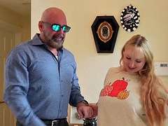 Любители, Большие сиськи, Блондинки, Минет, Бойфренд, Семяизвержение, Милф, Тату