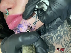 Australian bombshell Amber Luke gets a new chin tattoo