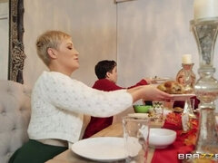 Grote kont, Blond, Bedriegen, Sperma in mond, Hondjeshouding, Zoenen, Likken, Rijden