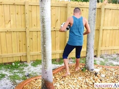 Americano, Tetas grandes, Rubia, Peludo, Maduro, Madres para coger, Al aire libre, Piscina