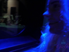 Blondine, Freundin, Im freien, Zierlich, Pov, Weibliche ejakulation, Titten, Nass