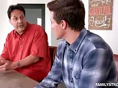 Braunhaarige, Betrug, Küche, Milf, Mutti, Monster, Sohn, Stiefmutter