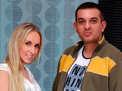 Grote kont, Blond, Pijpbeurt, Hondjeshouding, Interraciaal, Mager, Tiener, Tieten likken