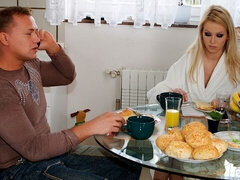 Anaal, Grote kont, Grote mammen, Blond, Pijpbeurt, Hondjeshouding, Flexibiel, Moeder die ik wil neuken