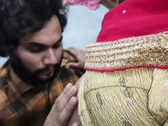 Asiatisch, Arsch, Paar, Freundin, Indisch, Lecken, Unter dem rock, Ehefrau