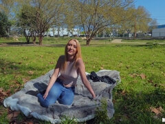 Жопа, Блондинки, Минет, Член, Сперма на лице, Джинсы, На природе, На публике