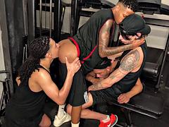 Negro, Brasileñas, Gimnasio, Hd, Interracial, Músculo, Orgía, Tatuaje