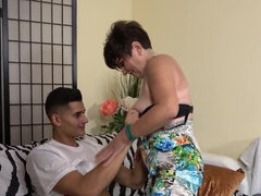 18 ans, 69, Femme couguar, Fétiche, Branlette thaïlandaise, Hard, Maman, Belle mère