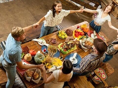 Kont, Grote lul, Pijpbeurt, 1 man 2 vrouwen, Orgie, Mager, Tiener, Tieten likken