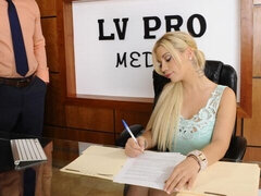 Grosser arsch, Grosser schwanz, Grosse titten, Blondine, Hundestellung, Milf, Büro, Titten