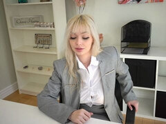 Leie, Grosser arsch, Grosse titten, Blondine, Masturbation, Büro, Solo, Entkleiden