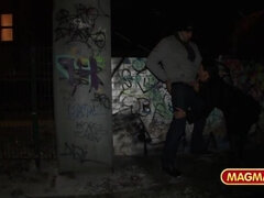 フェラチオ, バック, 顔射, フェティッシュ, 女 人男 人, ドイツ人, 公共, 三人