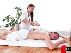 18 jaar, Anaal, Grote kont, Grote lul, Pijpbeurt, Hondjeshouding, Satijn, Tiener