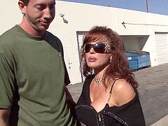 Sucer une bite, Femme couguar, Tir de sperme, Fille latino, Réalité, Rousse roux, Rasée, Jarretelles