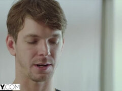 In den arsch, Braunhaarige, Flexibel, Hardcore, Lecken, Muschi, Sich ausziehen