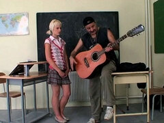 Blasen, Hochschule, Frau frau mann, Oma, Lecken, Schulmädchen, Lehrer, Flotter dreier