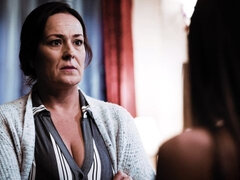 Cul, Gros cul, Sucer une bite, Brunette brune, 2 femmes 1 homme, Adolescente, Plan cul à trois, Nénés