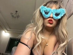 Arab horny MILF amateur solo video