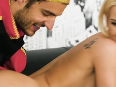 Rubia, Morena, Corridas faciales, Hotel, Pequeña, Coño, Afeitado, Tetas