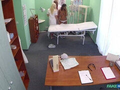 Sucer une bite, Médecin, En levrette, Doigter, Léchez, Chatte, Uniforme, Voyeur