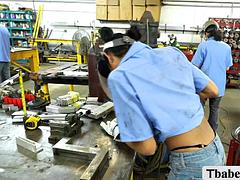 Минет, Брюнетки, Секс без цензуры, Латиноамериканки, От первого лица, Сосущие, Тату, Втроем