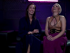 Aziatisch, Gebondenheid, Vingeren, Latex, Lesbisch, Klein, Verleid, Tieten likken