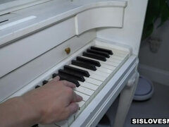 Минет, Брюнетки, Пухленькие, Сперма на лице, Натуральные сиськи, Трусики, Киски, Наездница