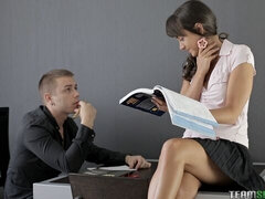 Grosser schwanz, Blasen, Braunhaarige, Paar, Hundestellung, Natürlichen titten, Büro, Dürr