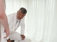 18 jaar, Bruinharig, Daddy, Hondjeshouding, Voeten, Fetisj, Homo, Handbeurt