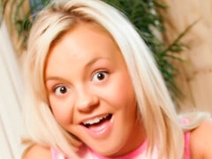 Blonde, Sucer une bite, Tir de sperme, Branlette thaïlandaise, Masturbation, Jupe, Adolescente, Nénés