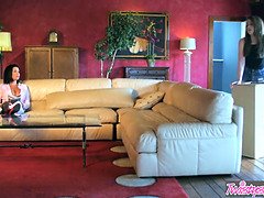 Joseline Kelly, Veronica Avluv - Mom helps stepdaughter out