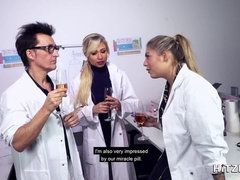 Gros seins, Gode, Médecin, Masturbation, Jouets