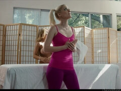 Gros seins, Lesbienne, Léchez, Massage, Seins naturels, Piercing, Tatouage, Nénés