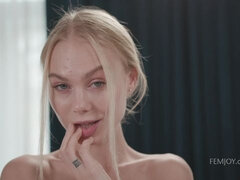 ブロンド, カワイイ, フェティッシュ, 指いじり, 手コキする, 下着, オマンコ, ティーン