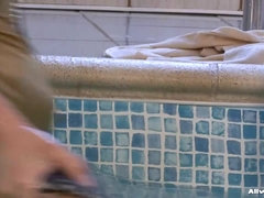 Tussi, Fetisch, Hd, Lesbisch, Pool, Flotter dreier, Titten