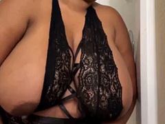 Belle grosse femme bgf, Grosse bite, Gros seins, Noire, Sucer une bite, Noir ébène, Suçant, Nénés